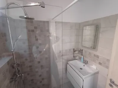 Casă 4 camere, 2 Locuri de parcare-Zona Valea Adanca- 830 euro - foto 10