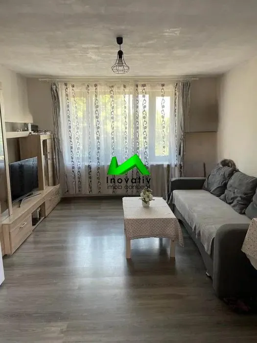 Casa de vanzare singur in curte Zona Cisnadie - foto 2