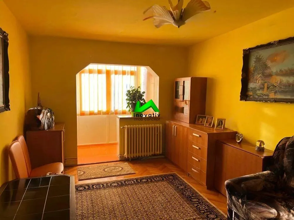 Apartament de vanzare 3 camere Vasile Aaron - foto 1