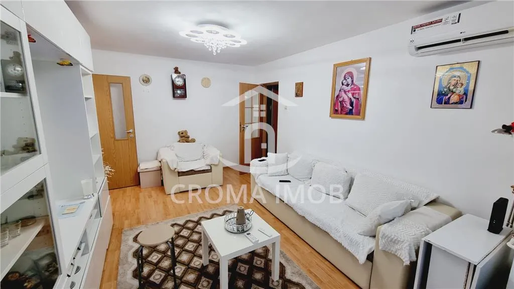 Vanzare Apartament 2 camere, mobilat utiltat, zona Vest - foto 1