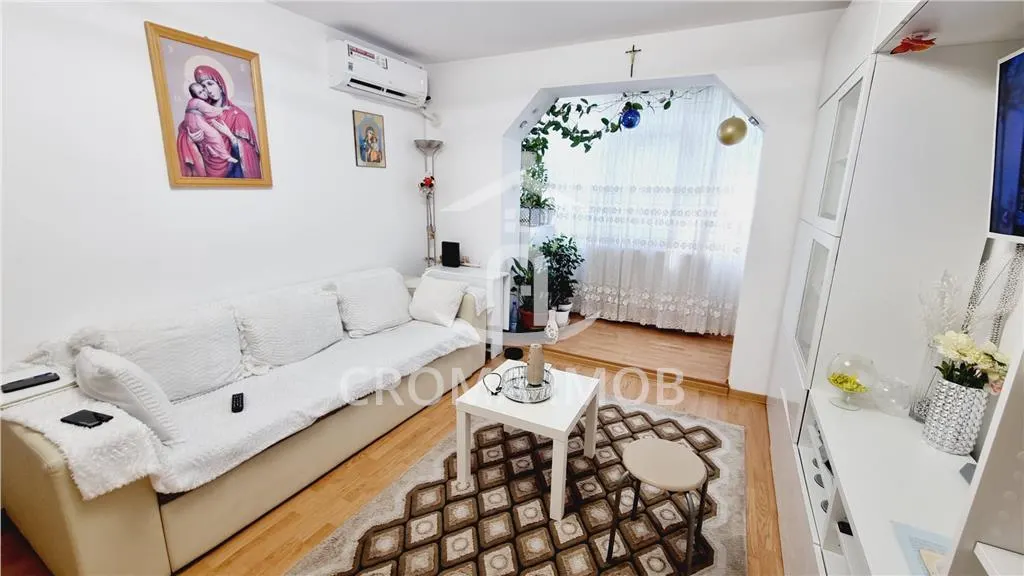 Vanzare Apartament 2 camere, mobilat utiltat, zona Vest - foto 2