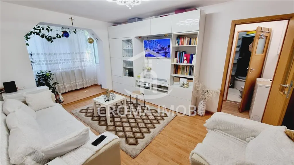 Vanzare Apartament 2 camere, mobilat utiltat, zona Vest - foto 3