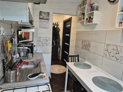 Apartament 2 camere, semidecomandat - zona Garii - foto 4