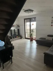 Apartament cu 4 camere, decomandat - zona Tractorul - foto 1