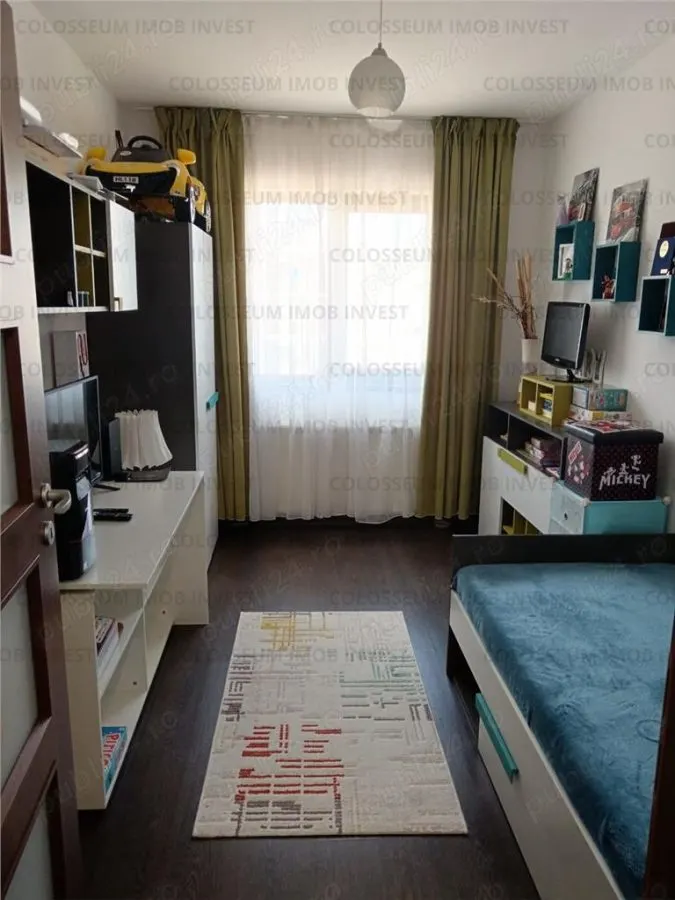 Apartament cu 3 camere , decomandat - zona Ghimbav - foto 1