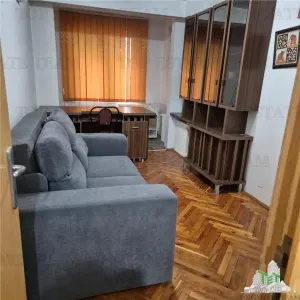 Apartament spatios cu 4 camere plus boxa accesibila din interior. - foto 10