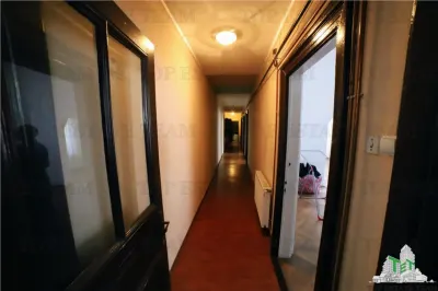 Apartament cu 4 camere  de vanzare, Ultracentral,  Kogalniceanu, curte si pod - foto 12