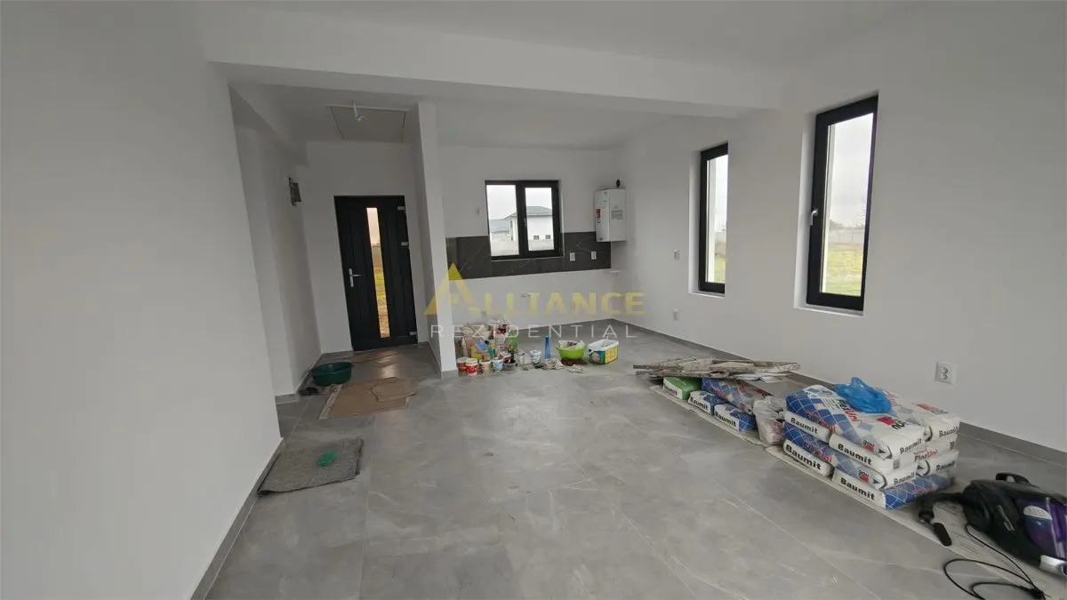 Casa individuala - 3 camere - 2 bai - 378 mp teren - foto 3