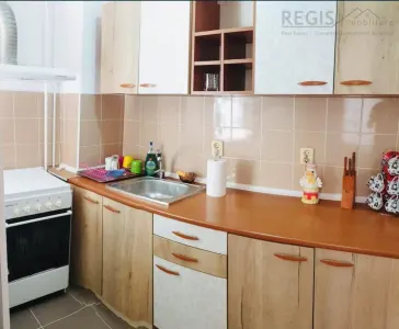 Garsoniera Judetean- parter inalt- cu beci si balcon - foto 5