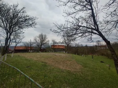 10 000 mp teren intravilan cu priveliste - foto 6
