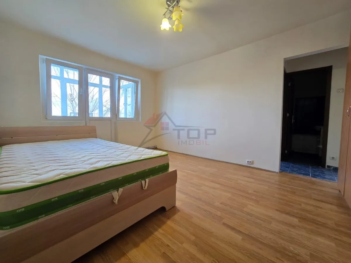 Etaj 2 - Mircea cel Batran, 2 camere, liber - foto 1