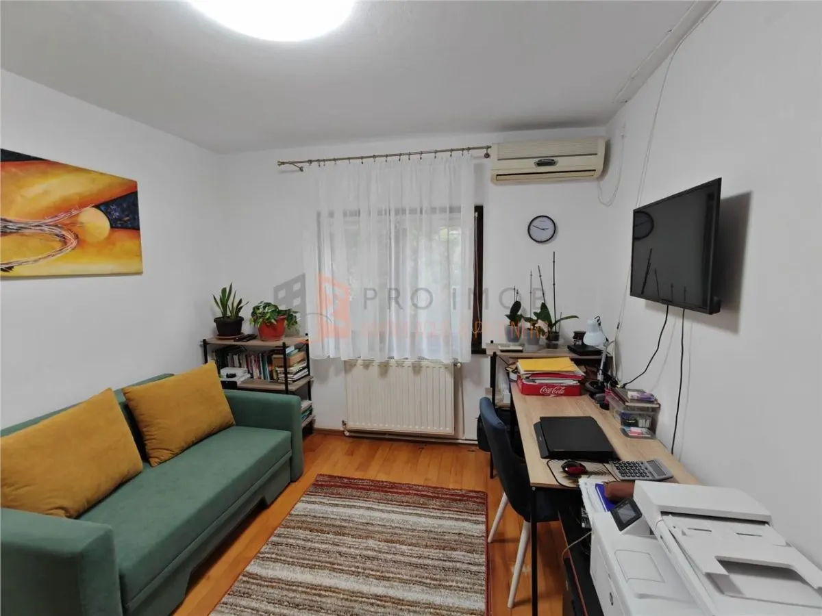 Apartament 3 camere cf 1 semidecomandat zona Crang - foto 1