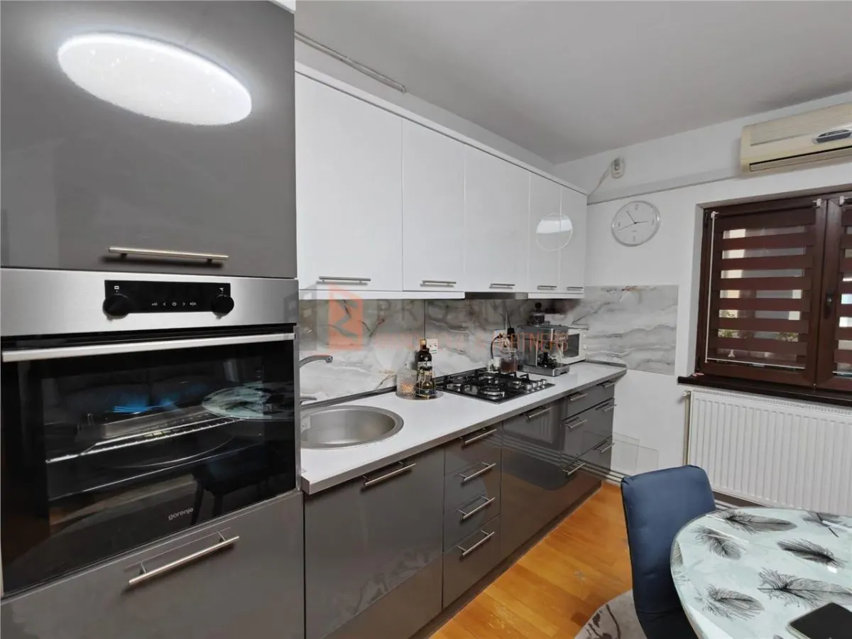 Apartament 3 camere cf 1 semidecomandat zona Crang - foto 3