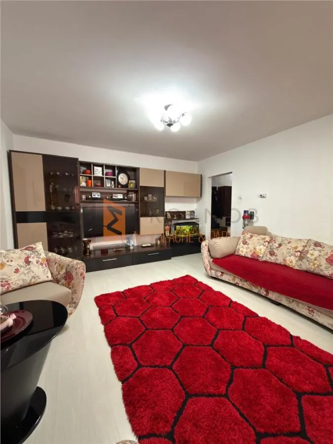Apartament 3 camere cf 1 semidecomandat zona Micro 3 - foto 1