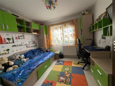 Apartament 3 camere cf 1 semidecomandat zona Micro 3 - foto 7