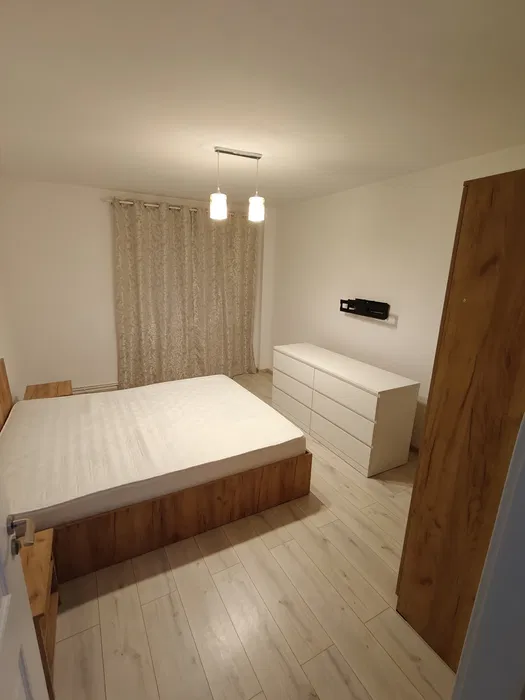 Apartament cu 3 camere- Podu Ros 450 euro - foto 2