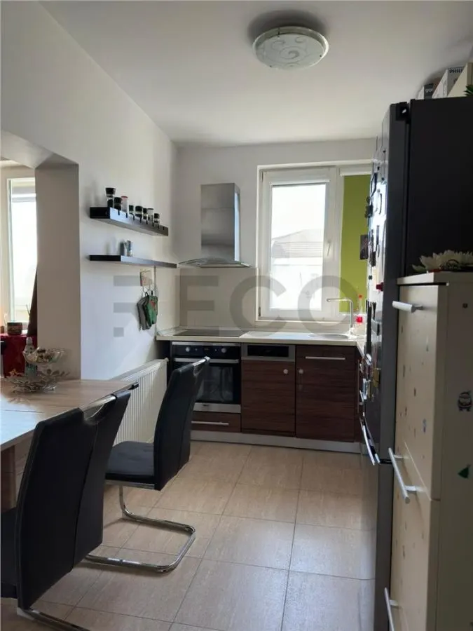 Apartament cu 3 camere in Decebal - foto 2