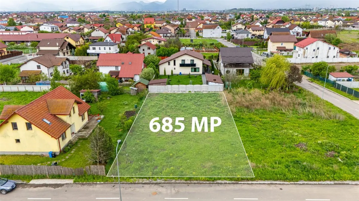Comision 0% Teren intravilan 685 mp la asfalt, cu utilitatile la drum si AC casa - foto 1