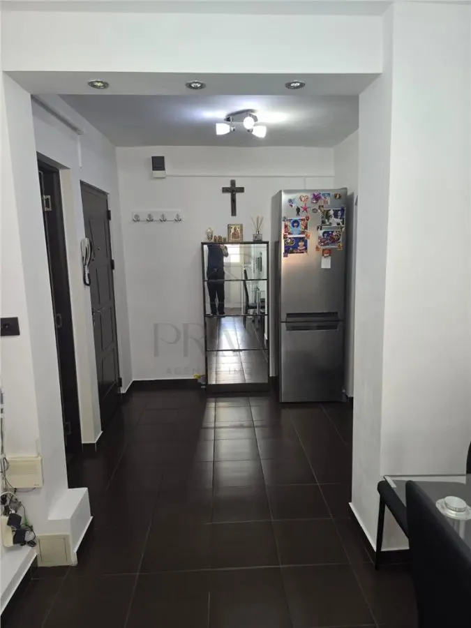 APARTAMENT 3 CAMERE- LIPOVEI- CENTRALA PE GAZ - foto 2
