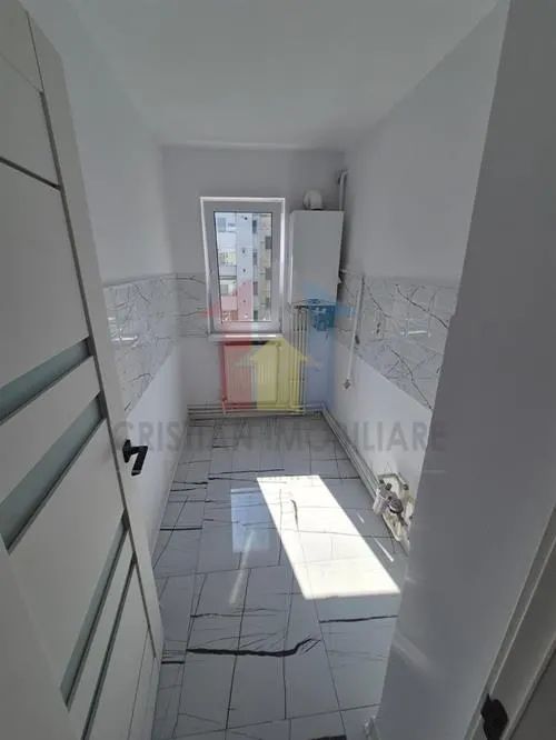 RENOVATA garsoniera zona Viziru 1, etaj 3 - foto 2