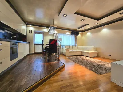 Apartament 3 camere Decomandat Poitiers - Iasi