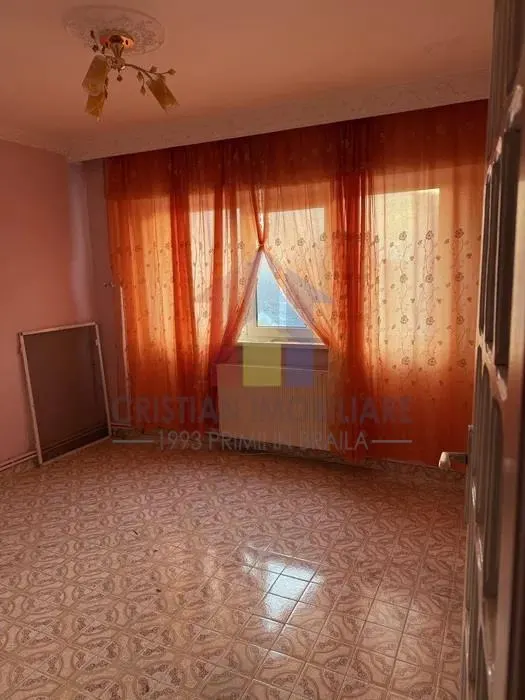 Apartament  2 camere, etaj 3, Vidin-Piata+ balcon 7 m - foto 3