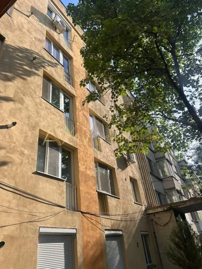 Vanzare apartament 3 camere - foto 1