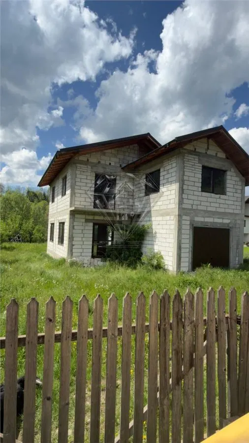 Casa P+1E la rosu de vanzare in Valea Doftanei | Teren 1000 mp | Trăisteni - foto 3
