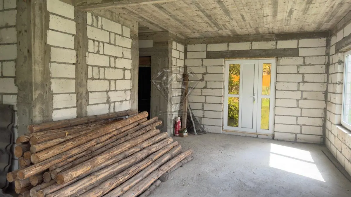 Casa P+1E la rosu de vanzare in Valea Doftanei | Teren 1000 mp | Trăisteni - foto 5