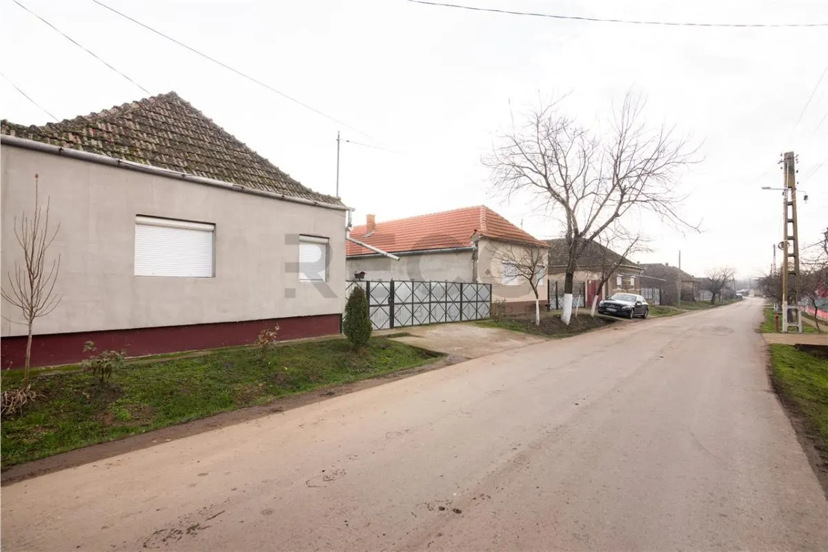 RECO, Doua case, una noua iar cealalta renovata complet, Zona Tarcea, Bihor - foto 19