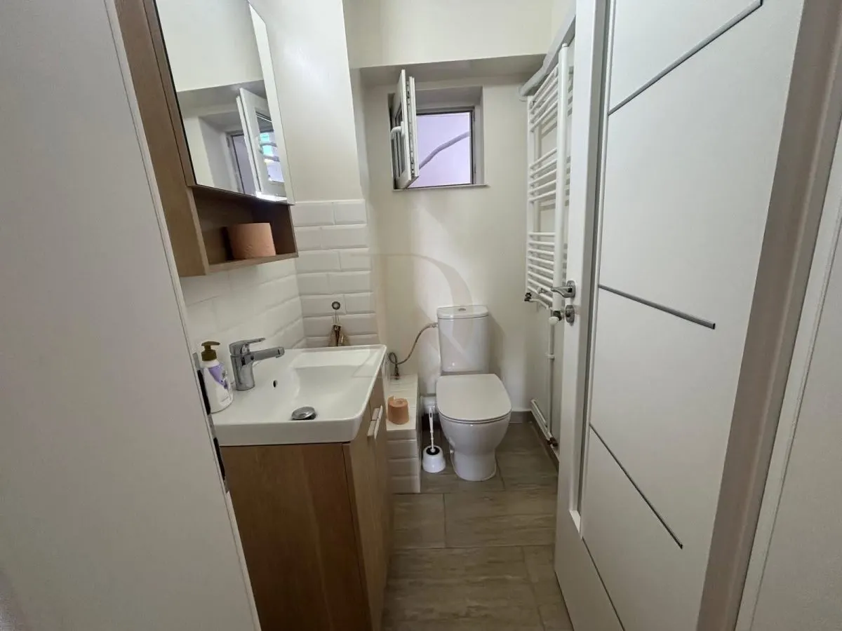 Centru - Casa de Pensii , 3 camere , 74 mp , amenajat complet - foto 7