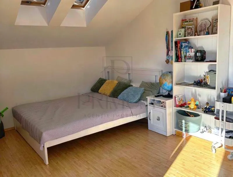 BUZIASULUI, CASA INDIVIDUALA, 2 DORMITOARE + CAMERA BIROU, 2 BAI DECOMANDATA - foto 6