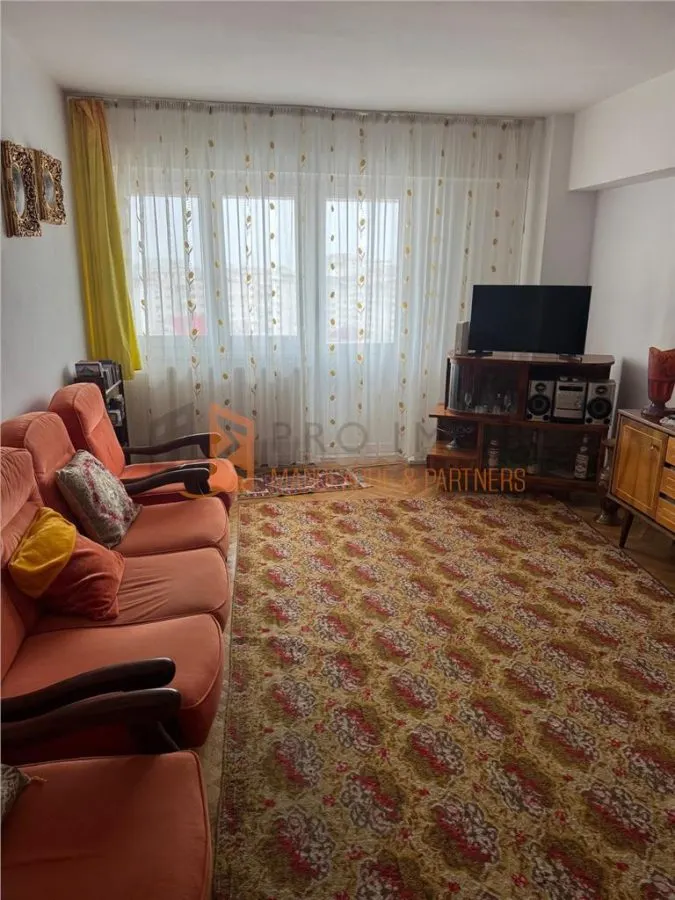 Apartament 3 camere cf 1 zona Centru - foto 1