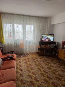 Apartament 3 camere cf 1 zona Centru - foto 2