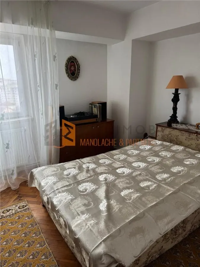Apartament 3 camere cf 1 zona Centru - foto 4