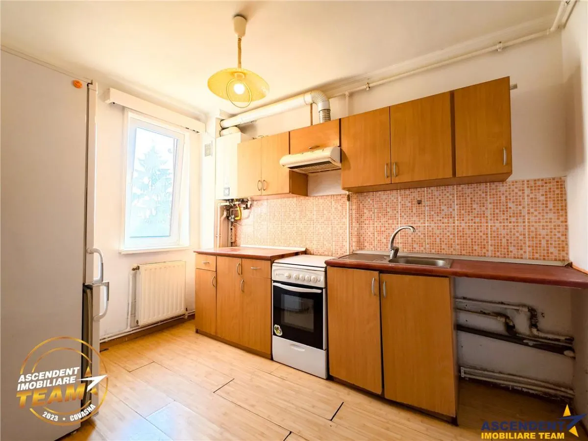 Decomandat pe 3 camere, 2 balcoane, locatie favorabila, Simeria, Sfantu Gheorghe - foto 3