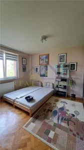 Apartament 3,5 camere, centrul nou, mobilat si utilat, parcare - foto 4