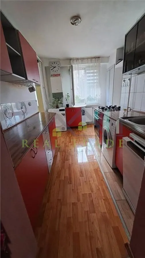 Apartament 3,5 camere, centrul nou, mobilat si utilat, parcare - foto 7