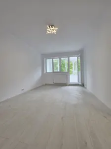 apartament 2 camere - Tatarasi,  Renovat, Geam la baie - Iasi