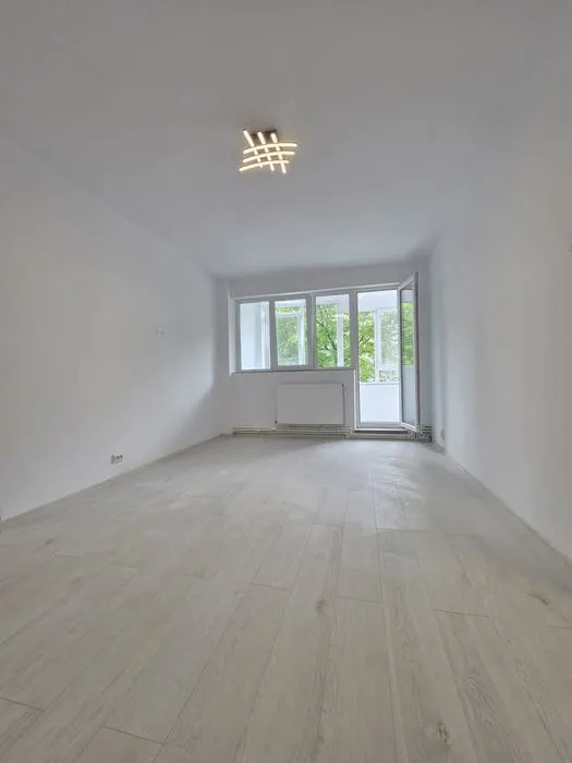apartament 2 camere - Tatarasi,  Renovat, Geam la baie - foto 1