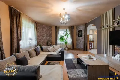 Vila ce incorporeaza anexe gospodaresti si cu potential turistic, in inima statiunii Covasna - foto 2