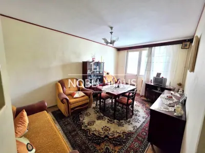 Apartament 3 camere, etajul 3, zona Gradina - Barlad