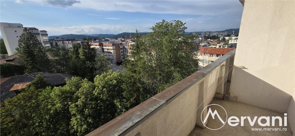 Apartament cu 3 camere de inchiriat in Campina, zona centrala - Campina