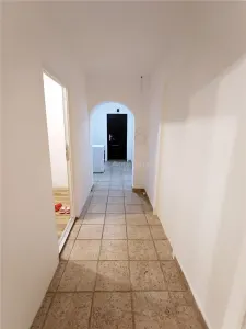 Apartament 2 camere ultracentral in Moldova Noua - foto 12
