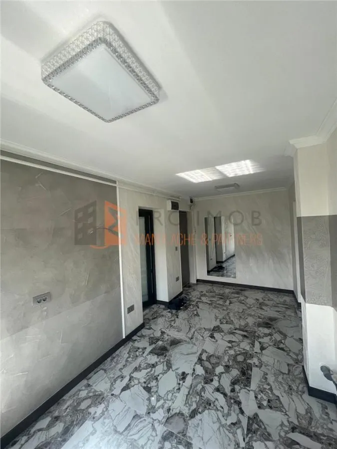 Apartament 3 camere cf 2 semidecomandat zona Grang - foto 4