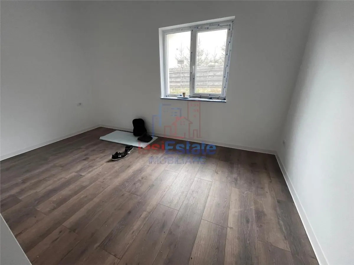 Casa Superba 4 camere cu 2 bai beci terasa Valea Adanca - foto 4