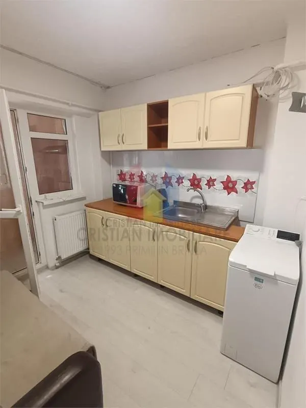 Mobilat si Utilat, 1 camera Etaj 2, zona Vidin - foto 3