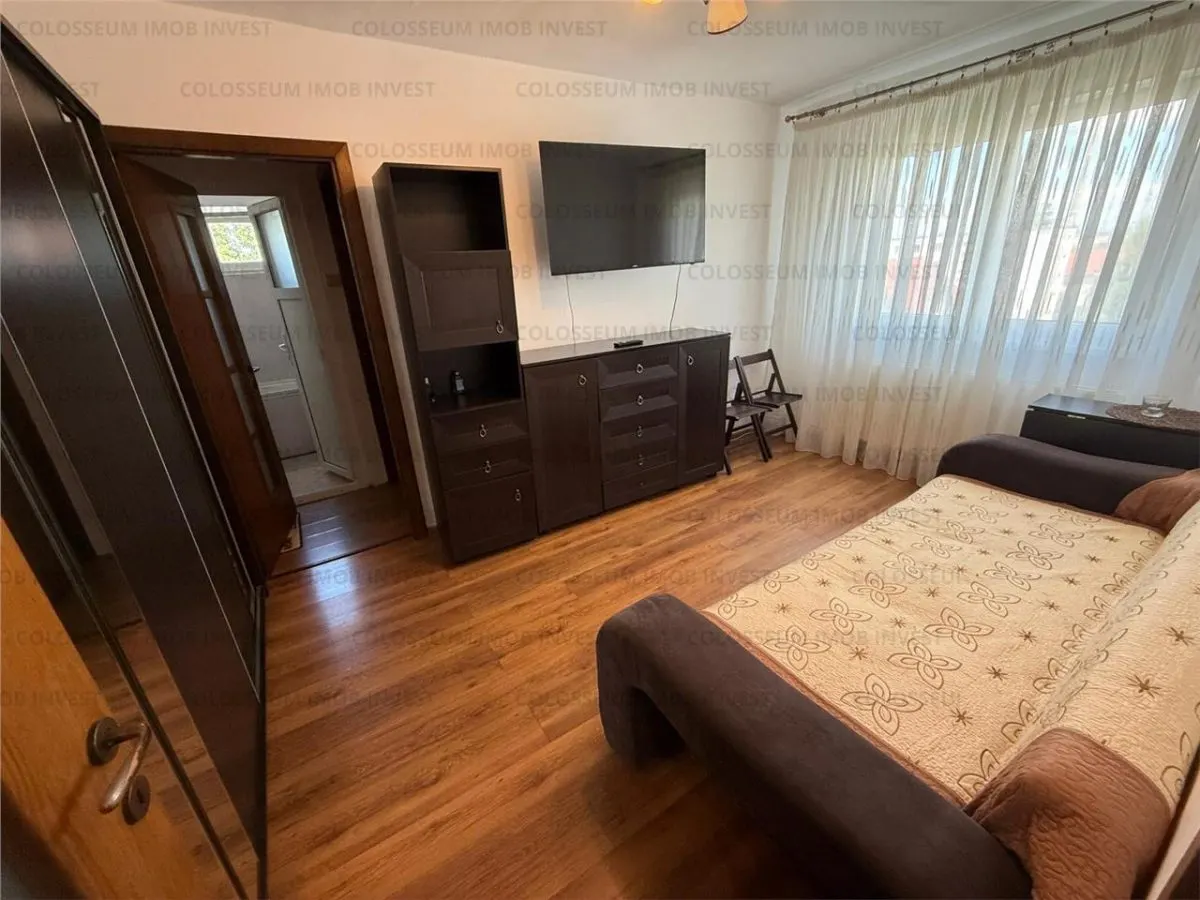 Apartament 3 camere, semidecomandat - zona Florilor - foto 1