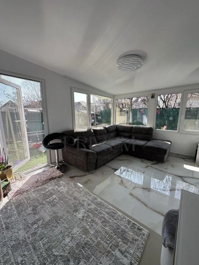 FREIDORF, APARTAMENT LA PARTER IN CASE INSIRUITE, 3 CAMERE SI CENTRALA PROPIE - foto 1