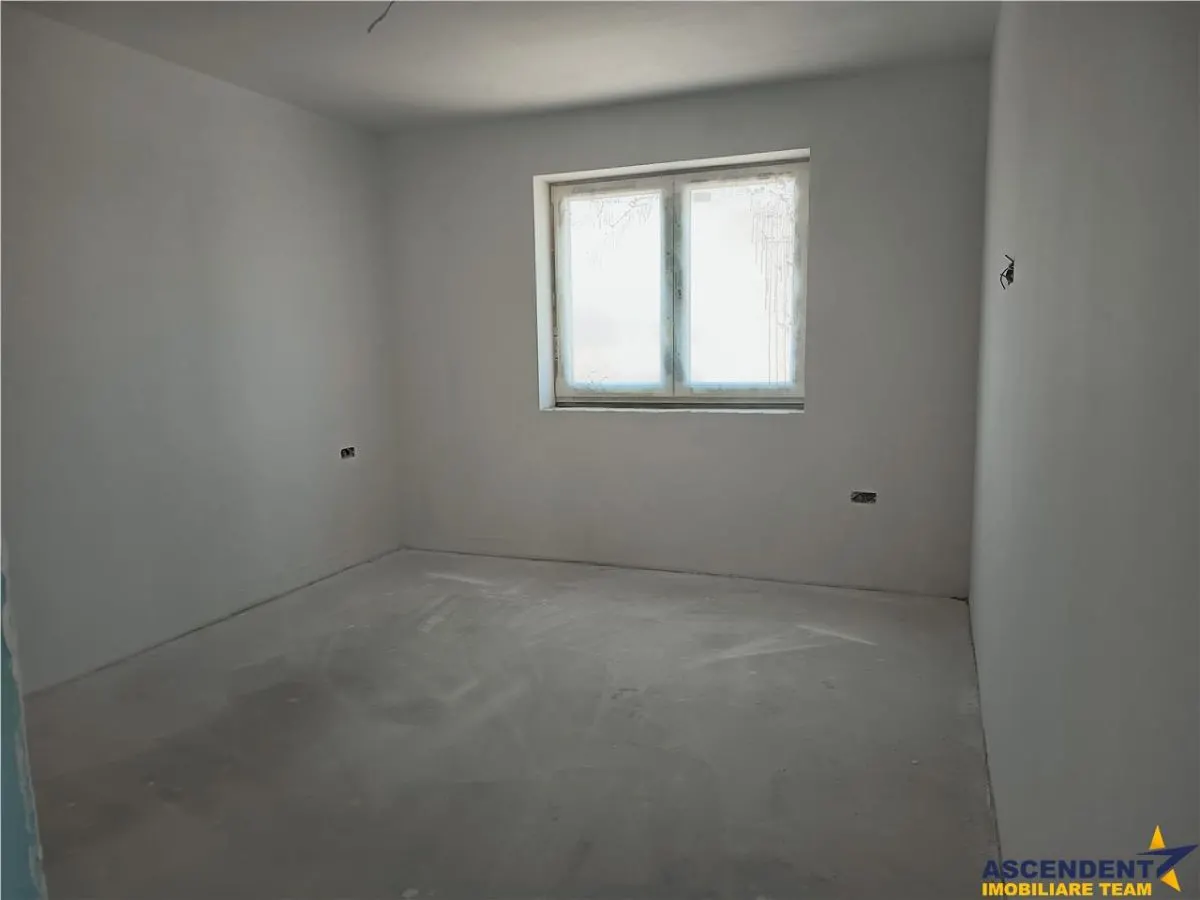 Design minimalist, rafinament maxim â€“ Casa ta moderna in Sanpetru - foto 24